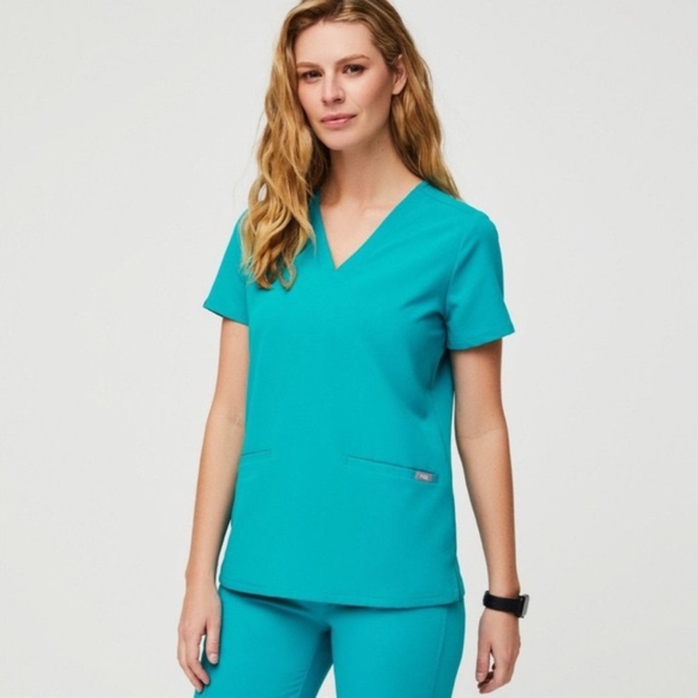 Figs Casma 3 pocket scrub top in Teal